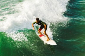 九游游戏中心-伯恩茅斯主场迎战埃弗顿，士气高昂再掀热潮，伯恩茅斯是哪个城市