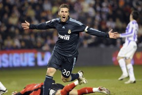 九游电脑版-国内足球联赛阵容角力激烈，球队整体表现进步，国内足球队排行榜